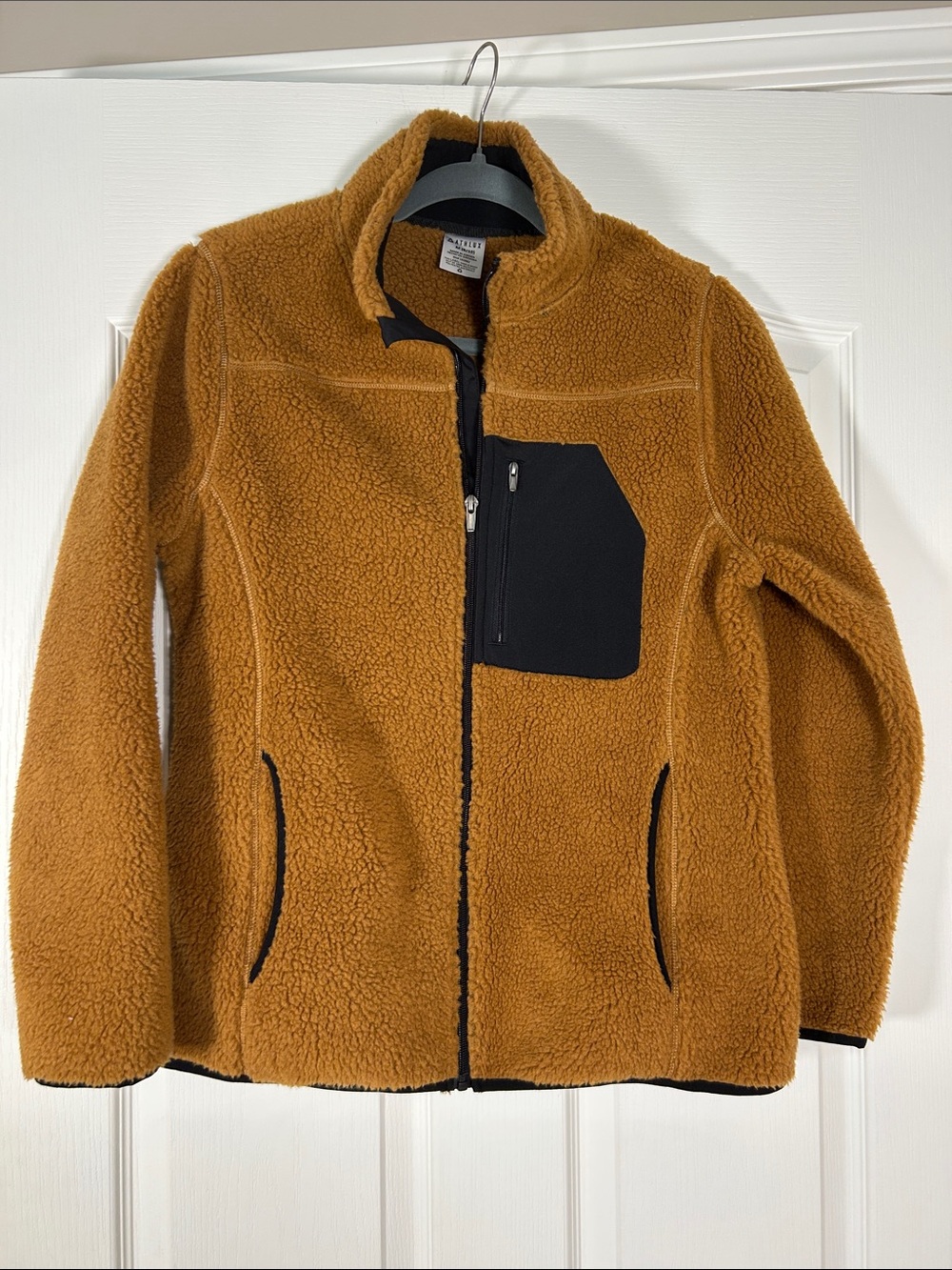 Woman’s Athlux Lightweight Sherpa Jacket in Caramel with Black Chest Pocket - M